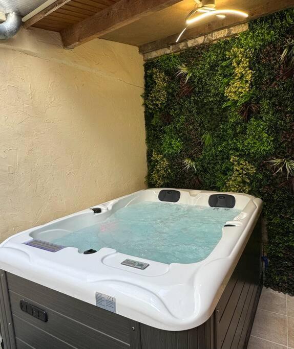 Luxury Room - Havre De Paix Avec Jacuzzi Prive Bar-le-Duc Kültér fotó